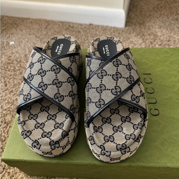 Gucci GG Platform Slide Sandals - Picture 4 of 6